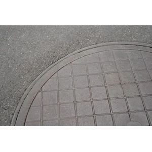Tutup Manhole: Fungsi, Jenis, dan Perannya dalam Infrastruktur Kota